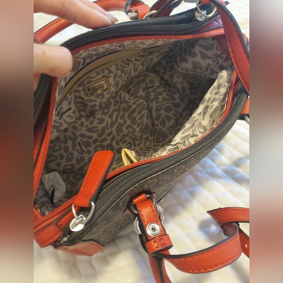 GUESS Handbag - New Without Tags - Picture 2 of 5